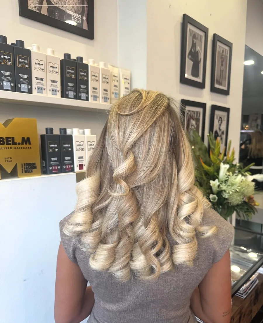 Blonde hair in big glossy curls
